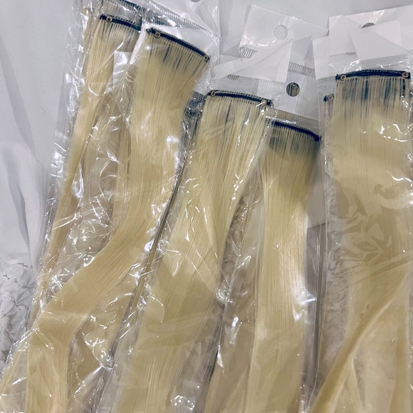 30 Highlight Pieces Clip On Blonde Hair Extensions - Picture 4 of 5